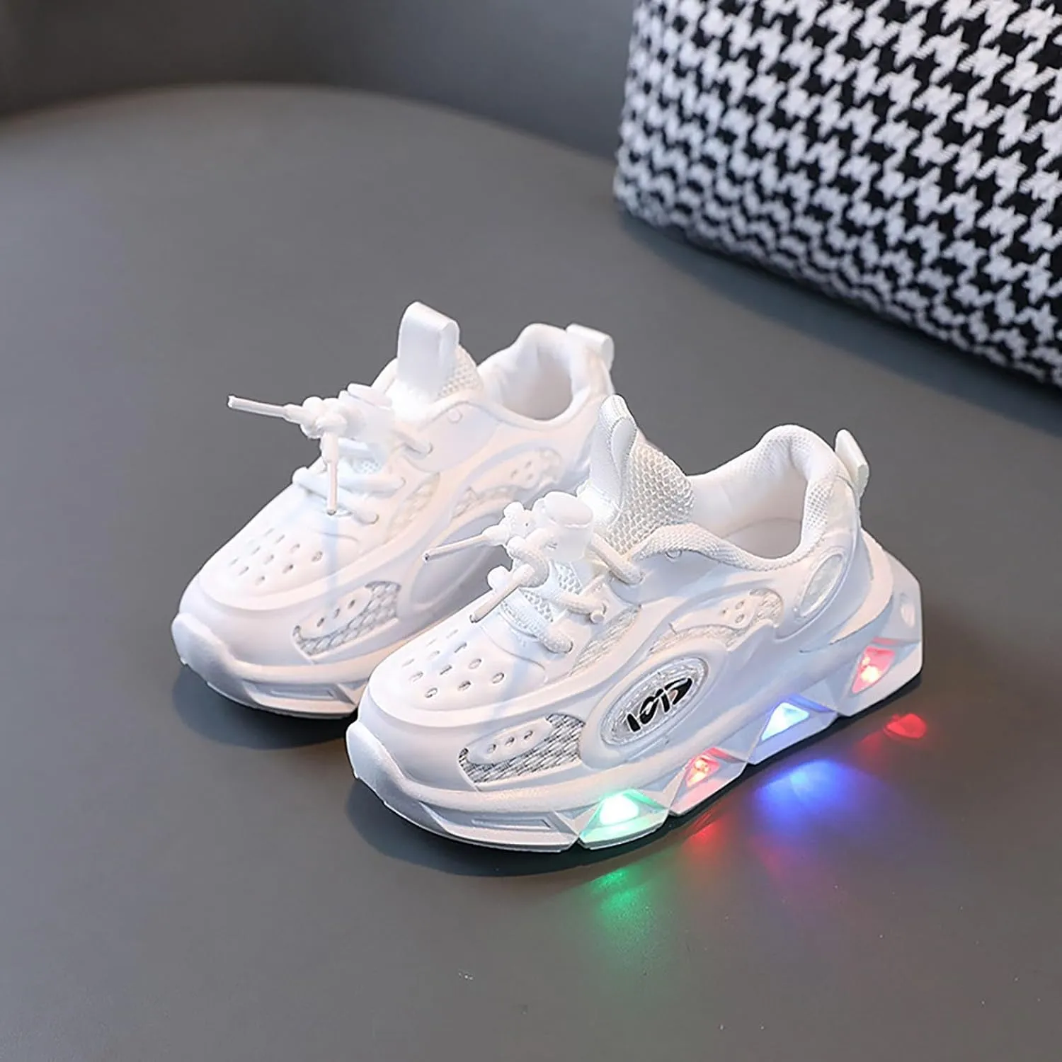 Girls Light Up Shoes Lac?? Up Non-Slip Luminous Shoes Low Top Mesh Lightweight Casual Sneaker Led Casual Shoes