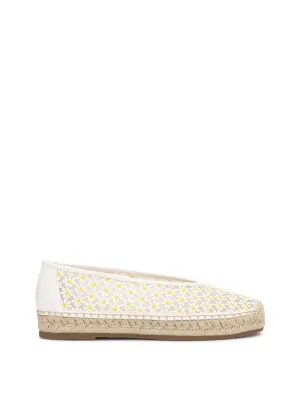 Lucciea Flat in White Floral