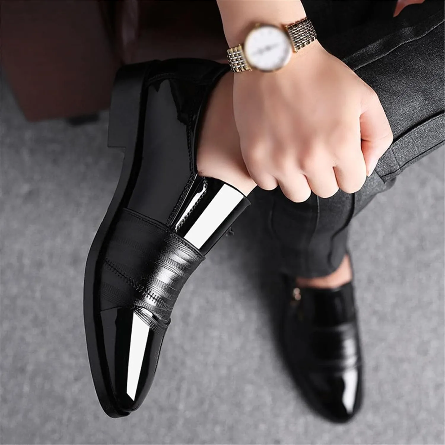 Mens Classic Leather Shoes Classical Style Men's Breathable Hollow Business Casual Pointed Shoes Leather Cap
